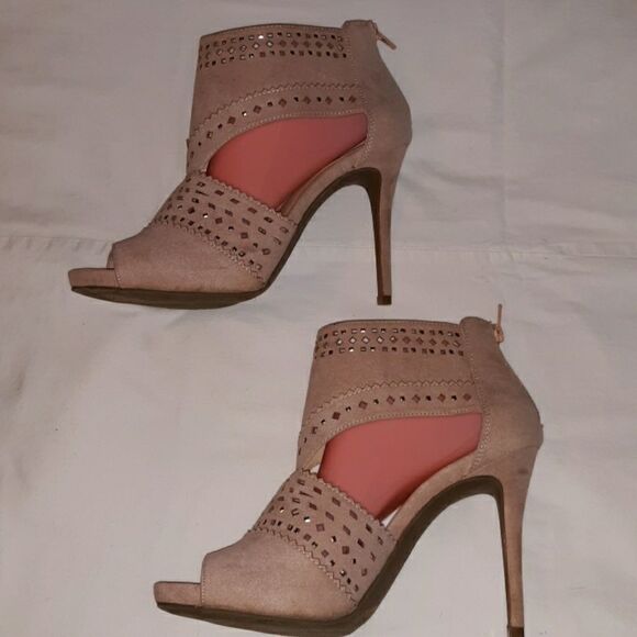 Jennifer Lopez Sweet Gum Cutout‎ Heeled Boots 10 - Picture 3 of 7